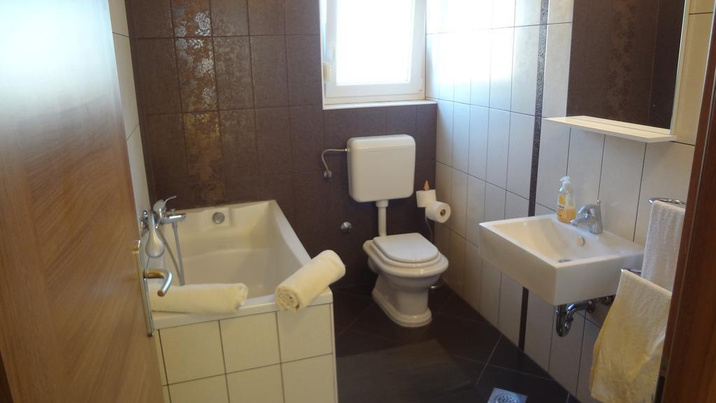 Apartments Laura I Angelina Tribalj Pokój zdjęcie