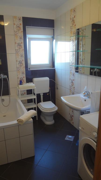 Apartments Laura I Angelina Tribalj Zewnętrze zdjęcie