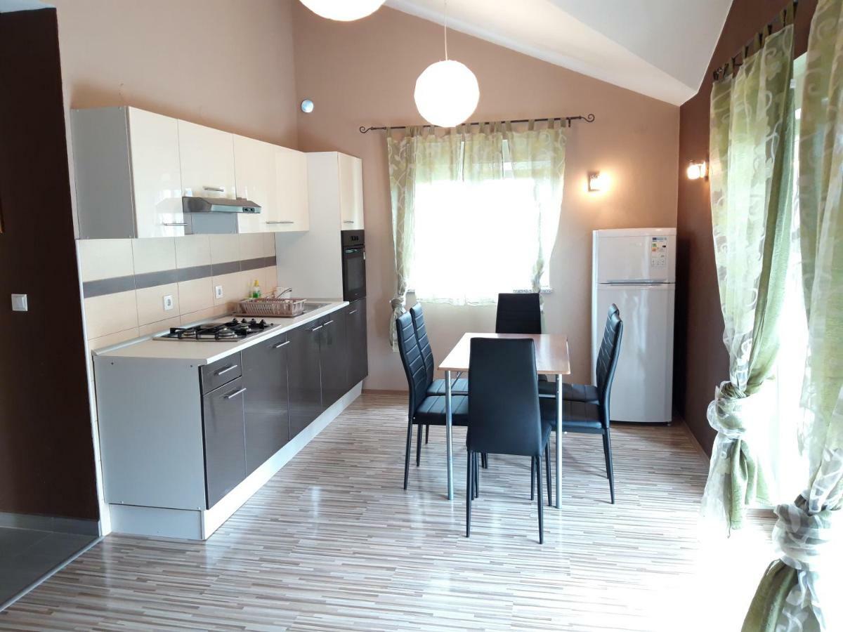 Apartments Laura I Angelina Tribalj Zewnętrze zdjęcie